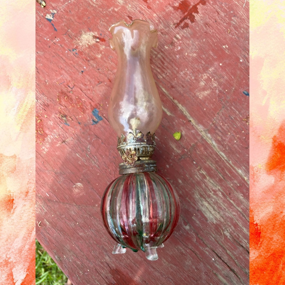 Red Green Vintage Oil Lamp